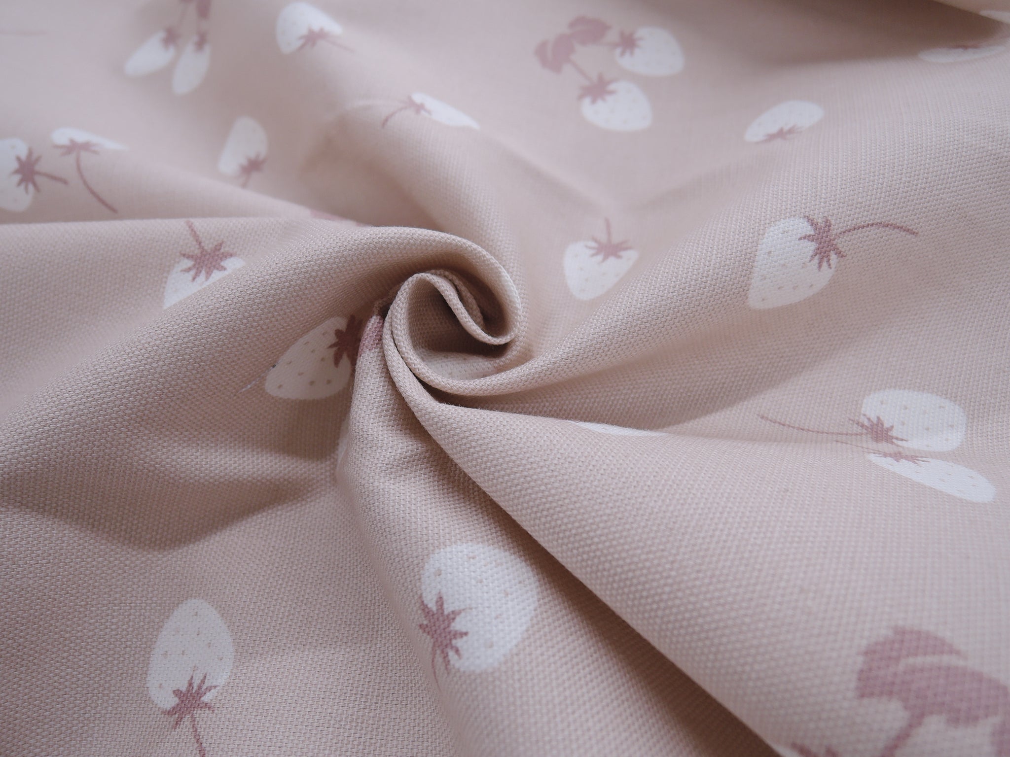 オックスプリント【いちご柄】(紫)【30cm以上10cm単位】 – 手芸マキ